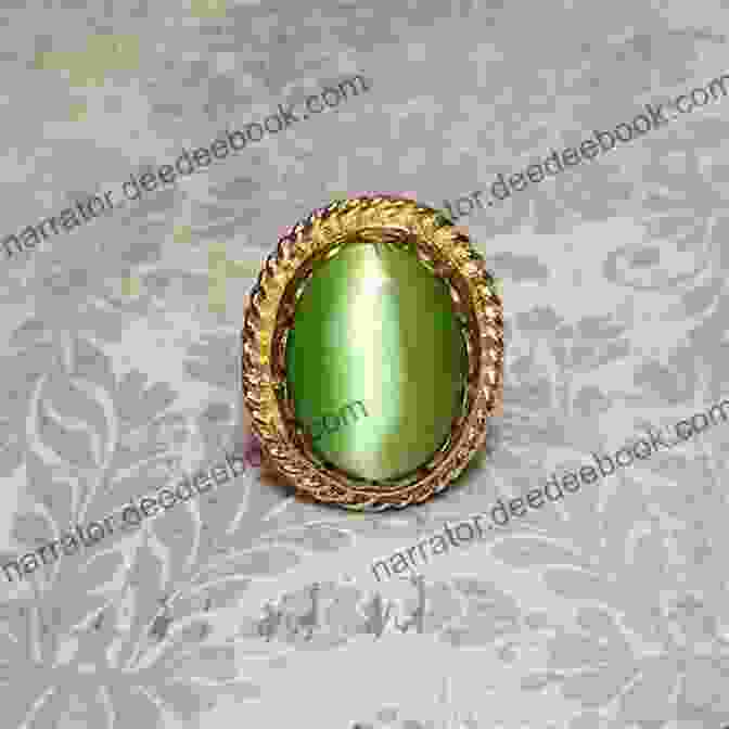 A Glowing Green Cat's Eye, Set In An Antique Locket. Hour Of The Cat (The Fintan Dunne Trilogy)
